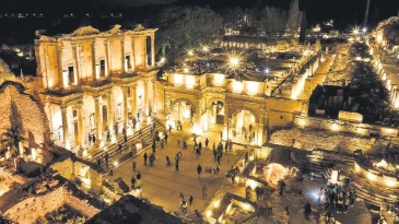 Gece müzeciliği Efes’e nefes oldu