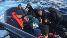 İzmir açıklarında 76 düzensiz göçmen yakalandı