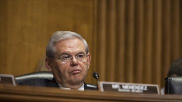 Türkiye karşıtı Bob Menendez’e rüşvet almaktan 11 yıl hapis cezası verildi
