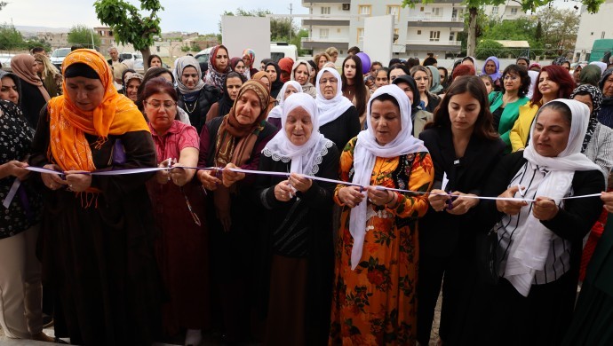Curnê Reş’te Kadın Dayanışma Merkezi açıldı